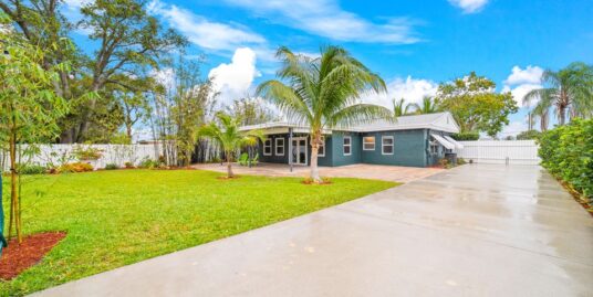 333 Pinewood Street, Lantana, FL 33462